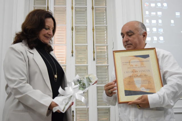 Una distinción para un martiano, para los cubanos, para Martí Una distinción para un martiano, para los cubanos, para Martí